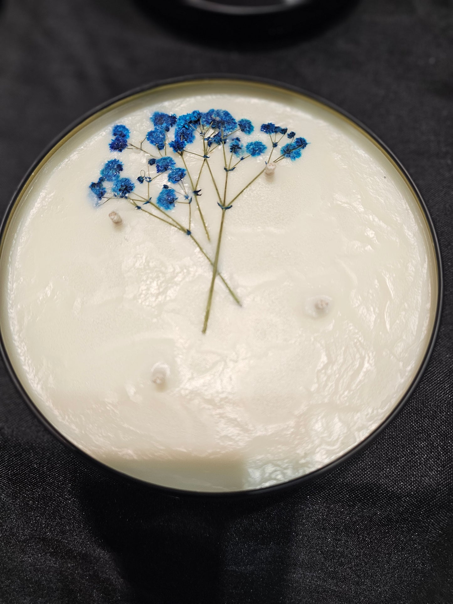 After Rain 4-wicks Luxury Candle with Blue Baby's Breath pressed flower